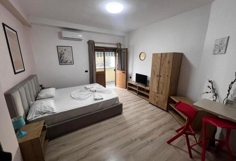 이코노미 룸, Budget Retreat Tirana & Studios