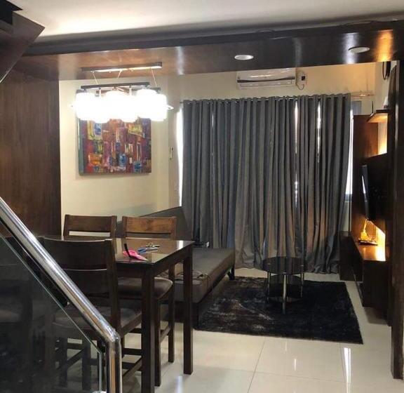 اتاق خانوادگی, H&m One Palmtree Villas