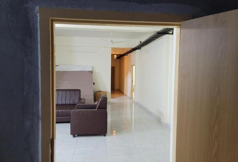 家庭套房, Deepak Retreat