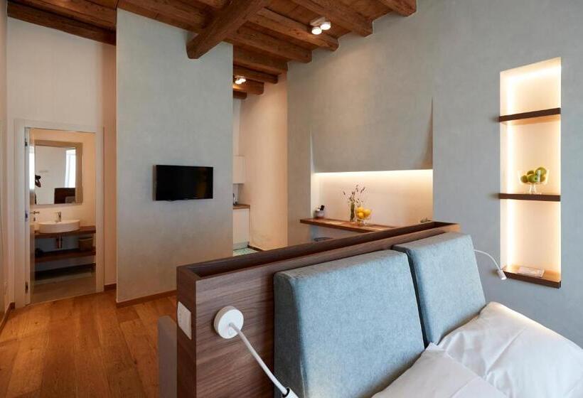 اتاق استاندارد چهار تخته با چشم‌انداز دریا, B&b Suite Home Trani Port View