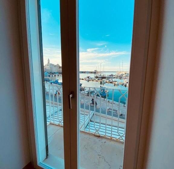 اتاق سوپریور چهار تخته, B&b Suite Home Trani Port View