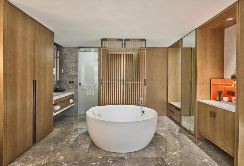 キングサイズベッドのジュニアスイート, Crowne Plaza Chengdu Wuhou, An Ihg