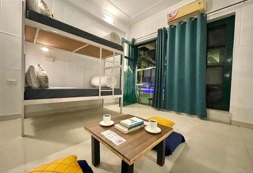공동 객실, The Wraveler Tapovan Rooms And Dorms