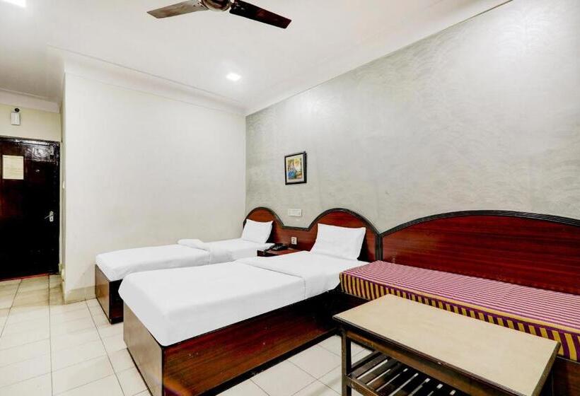 اتاق کلاسیک سه تخته, Collection O Hotel H P