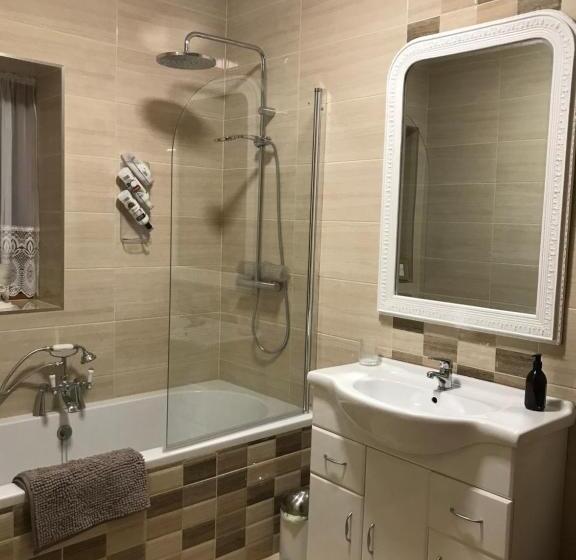 Номер Стандарт, Laithreach Briuin B&b W23e0h9