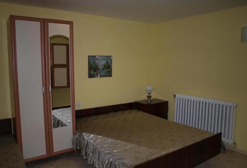 스탠다드 트리플 룸, Guest Rooms Kamberovi