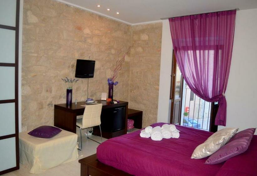 اتاق لوکس با بالکن, Abraxia B&b