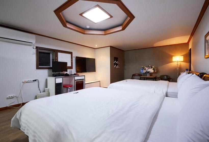 디럭스 패밀리 룸, Buantreehotel Blackhouse