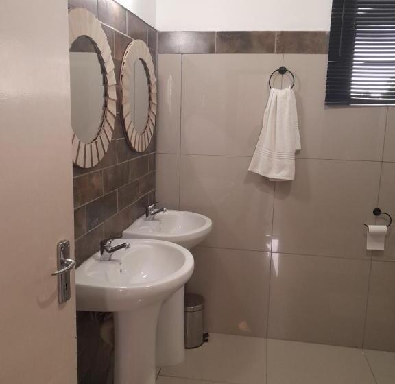 标准间带阳台, Indaba Manor Guesthouse