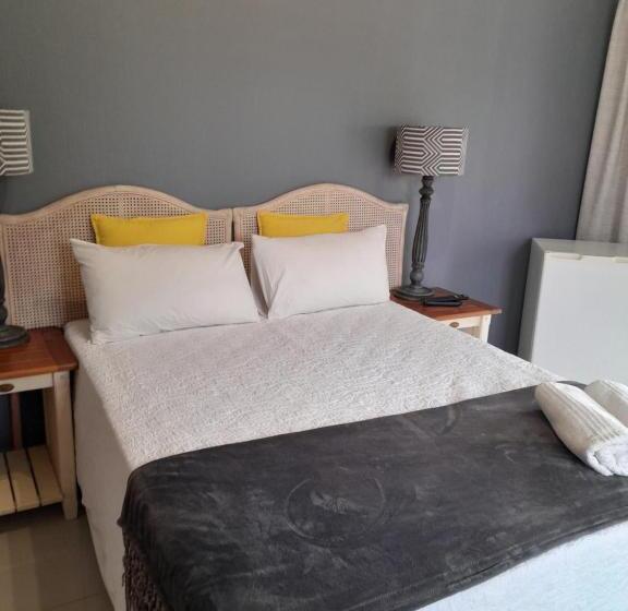 Номер Стандарт с Балконом, Indaba Manor Guesthouse