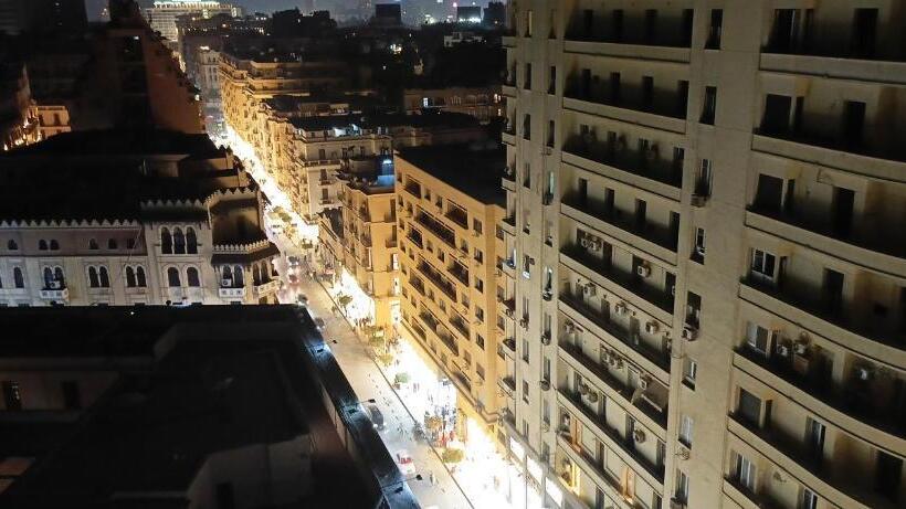 اتاق اکونومی یک تخته, Luna