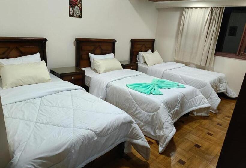 Economy Triple Room, Luna