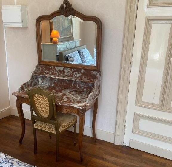 Standard room with outdoor bath, Château De Porcheresse