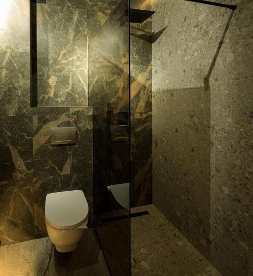 استودیوی استاندارد, Discovery Garden Apartments