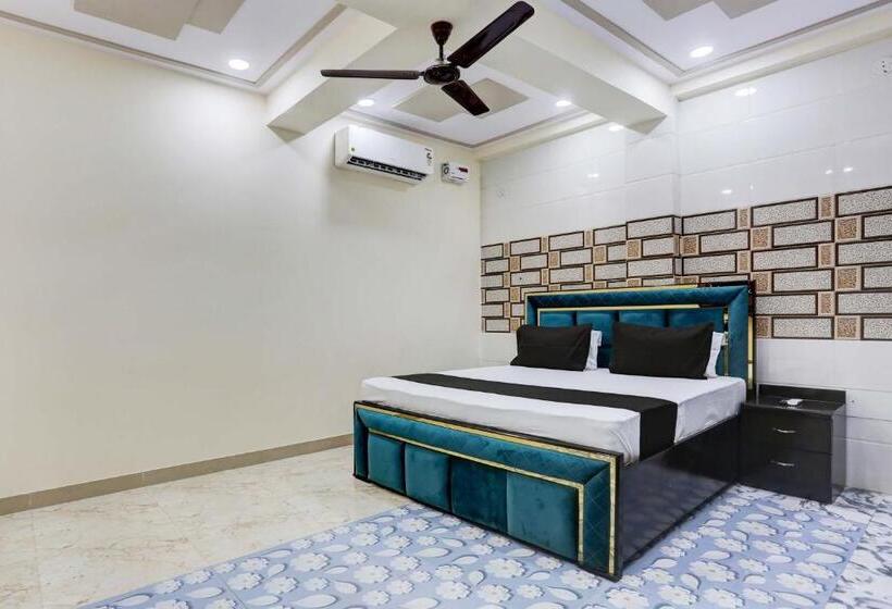 اتاق کلاسیک سه تخته, Oyo Flagship Hotel M. R Galaxy