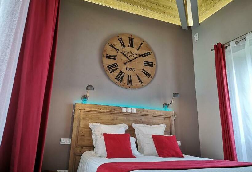 Номер Deluxe, Le Relais Des Deux Tours