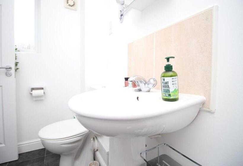 침실 1개 주택, 4br Modern House | Free Parking | Cohost Partners