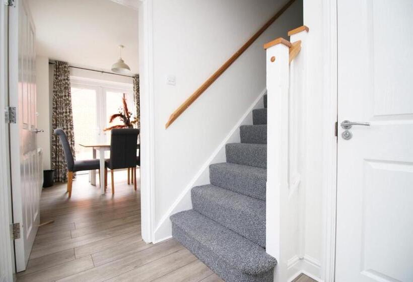 침실 1개 주택, 4br Modern House | Free Parking | Cohost Partners