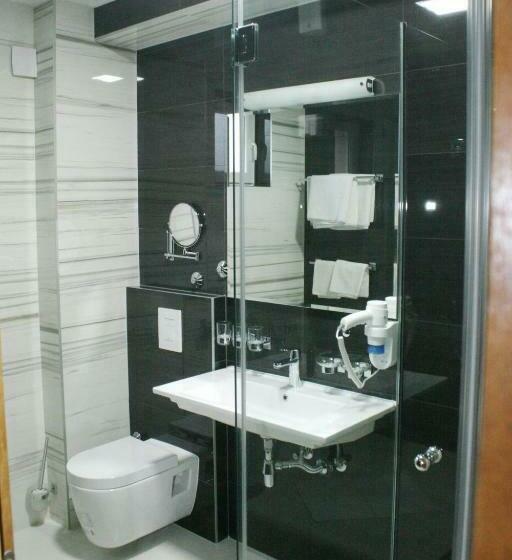 1 Bedroom Apartment with Balcony, Elegance