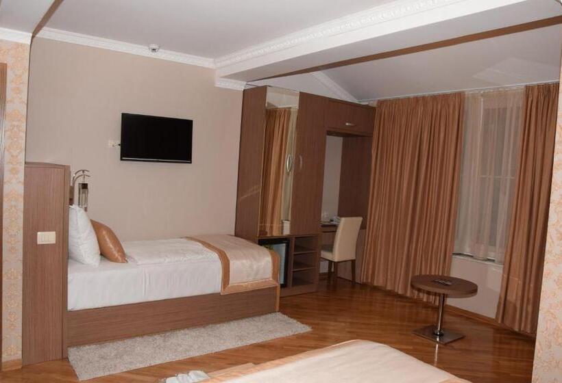 Connecting 1 Bedroom Apartment, Elegance