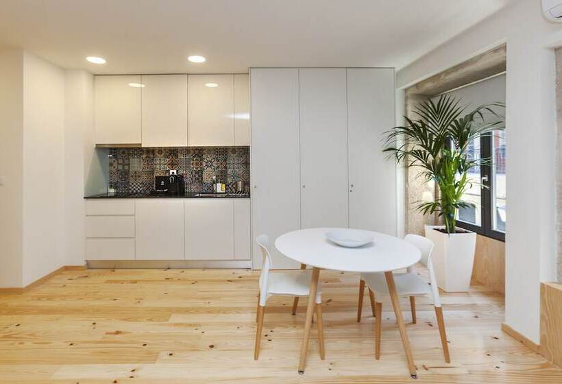 استودیوی استاندارد با چشمانداز شهر, Oporto Local Studios