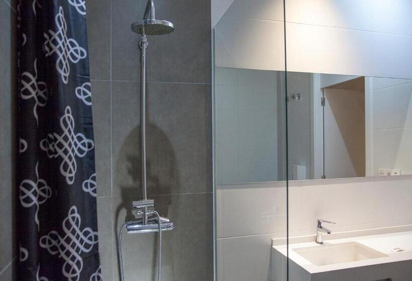 آپارتمان 1 خوابه همکف, Flats Friends Soho Suites