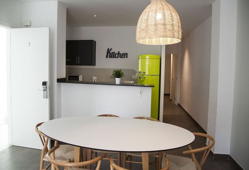 آپارتمان 3 خوابه, Flats Friends Soho Suites