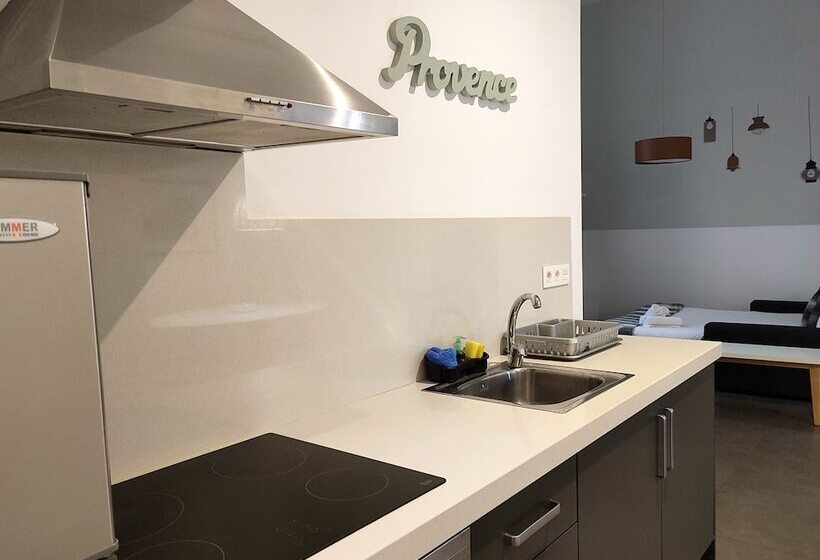 آپارتمان 1 خوابه همکف, Flats Friends Soho Suites