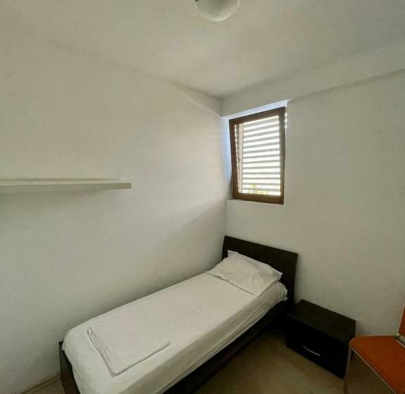 스탠다드 스튜디오, Hostel Cazino Nord Rooms
