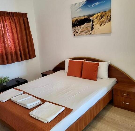 스탠다드 스튜디오, Hostel Cazino Nord Rooms