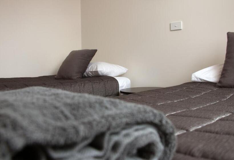 Люкс Семейный 2 Спальни, Highway Inn Motel