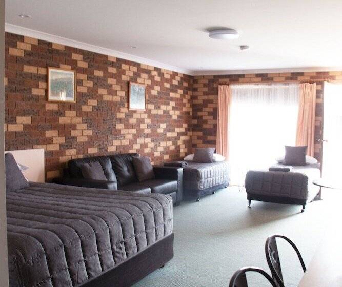 Номер Стандарт, Highway Inn Motel