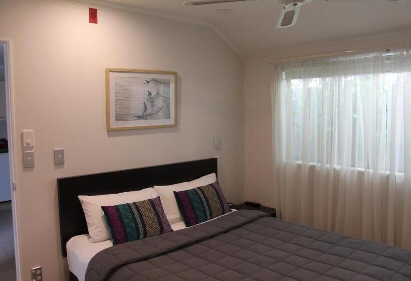 スイート, Aquarius Motor Inn