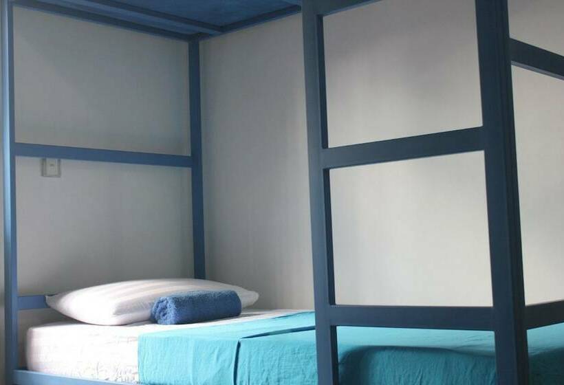 تختخواب در اتاق مشترک, Hostel First Colombo Airport
