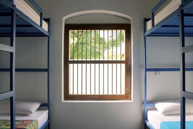 تختخواب در اتاق مشترک, Hostel First Colombo Airport