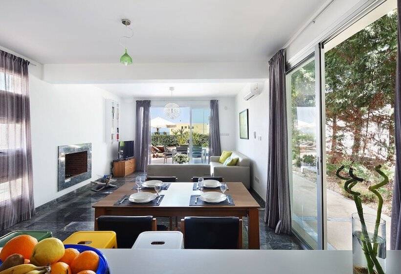 Вилла 2 Спальни, Paradise Cove Luxurious Beach Villas