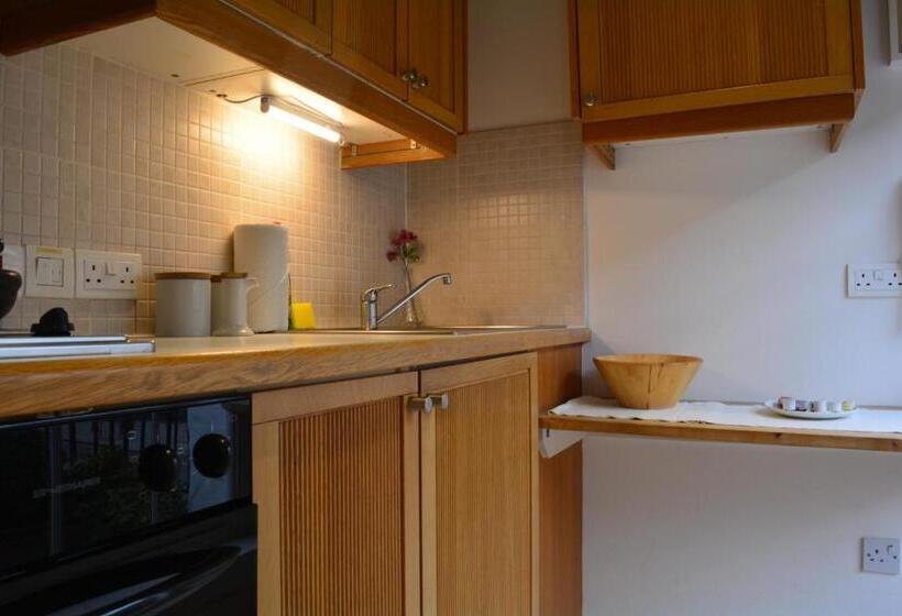 Студия Классика, Studios2let   North Gower