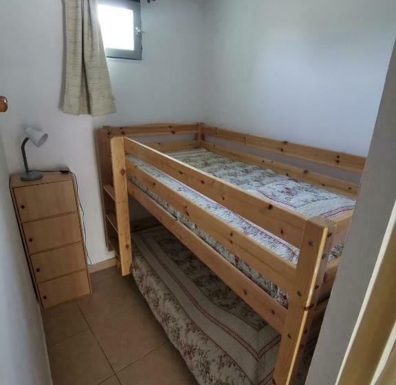 Четырехместный Номер Стандарт Вид на Сад, Chambres D Hôtes Chez Cécile à Lagnes