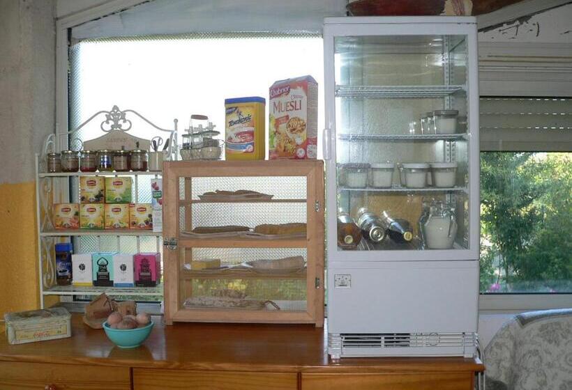 Семейный Номер Вид на Сад, Chambres D Hôtes Chez Cécile à Lagnes