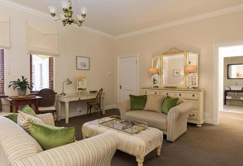 جناح إدارى, Fernwood Manor Boutique Guest House