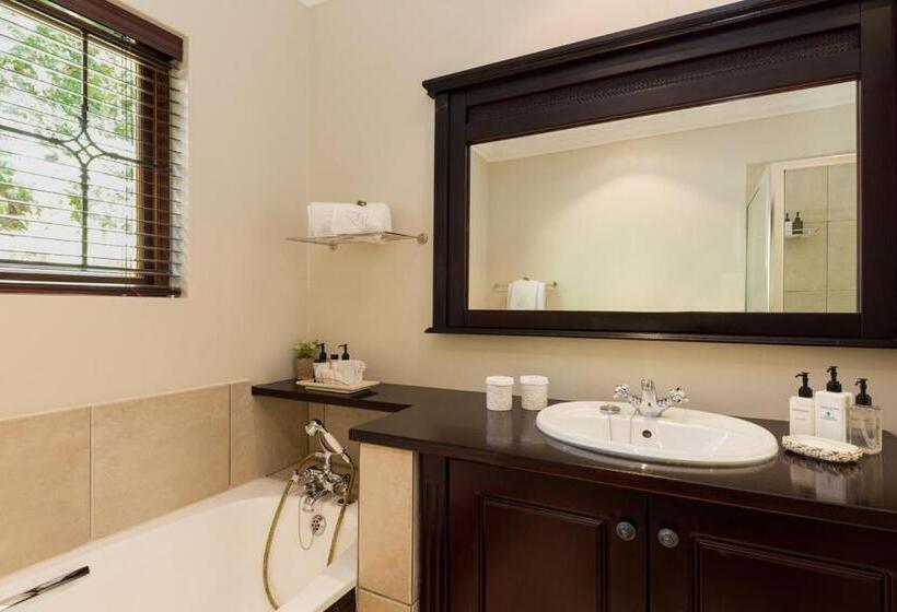 غرفة ديلوكس مطلّة علي الحديقة, Fernwood Manor Boutique Guest House