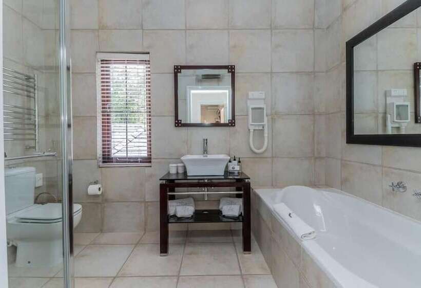 جناح إدارى, Fernwood Manor Boutique Guest House