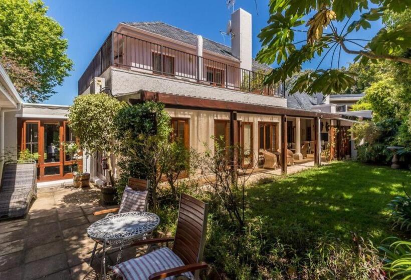 جناح إدارى, Fernwood Manor Boutique Guest House