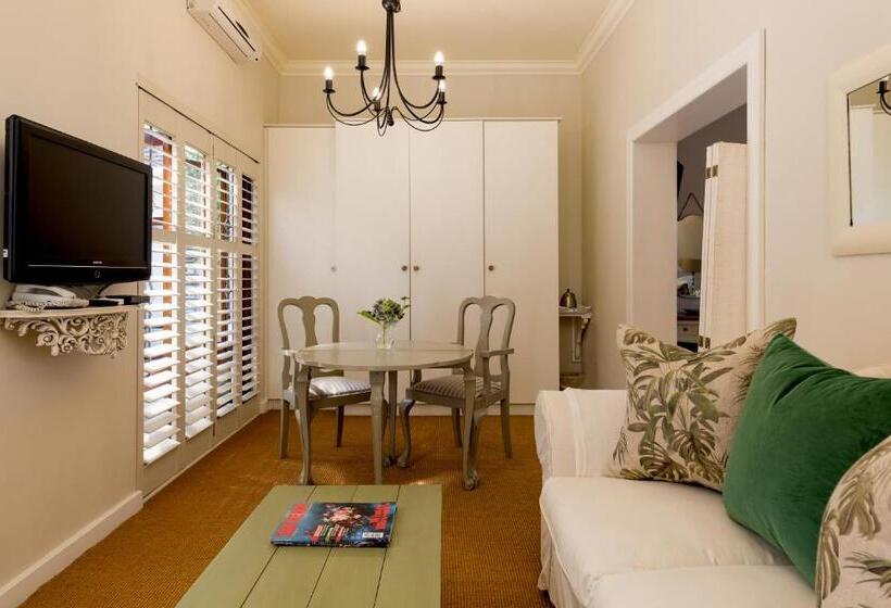 جناح عائلي, Fernwood Manor Boutique Guest House