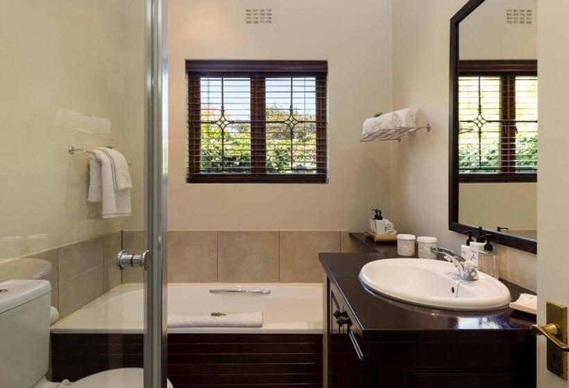 غرفة ديلوكس مطلّة علي الحديقة, Fernwood Manor Boutique Guest House