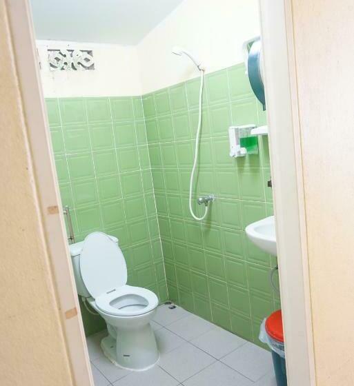 Кровать в Общей Комнате, Chaokoh Phi Phi Hostel