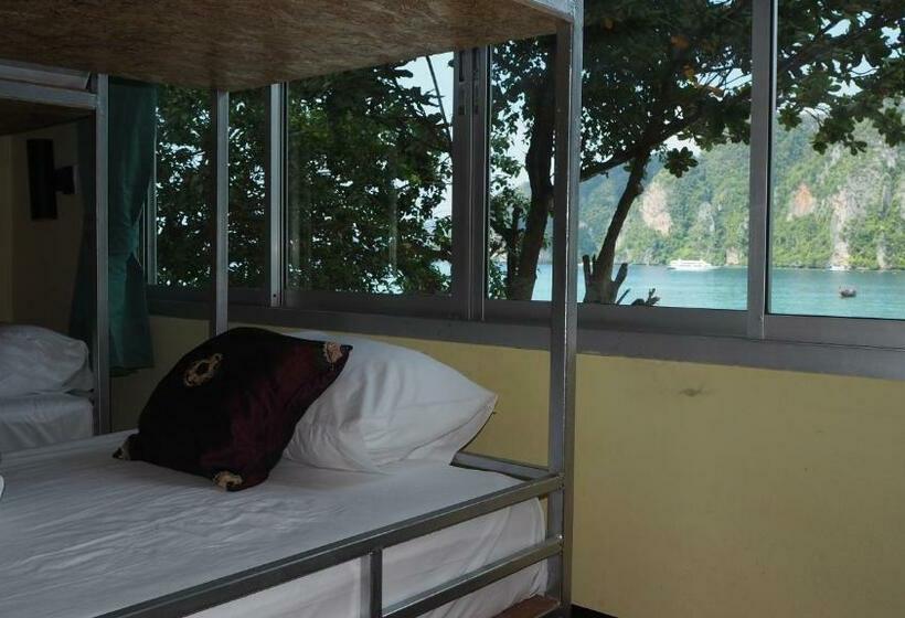 Кровать в Общей Комнате, Chaokoh Phi Phi Hostel