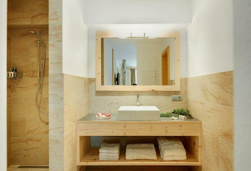 جناح, Alpin Stile