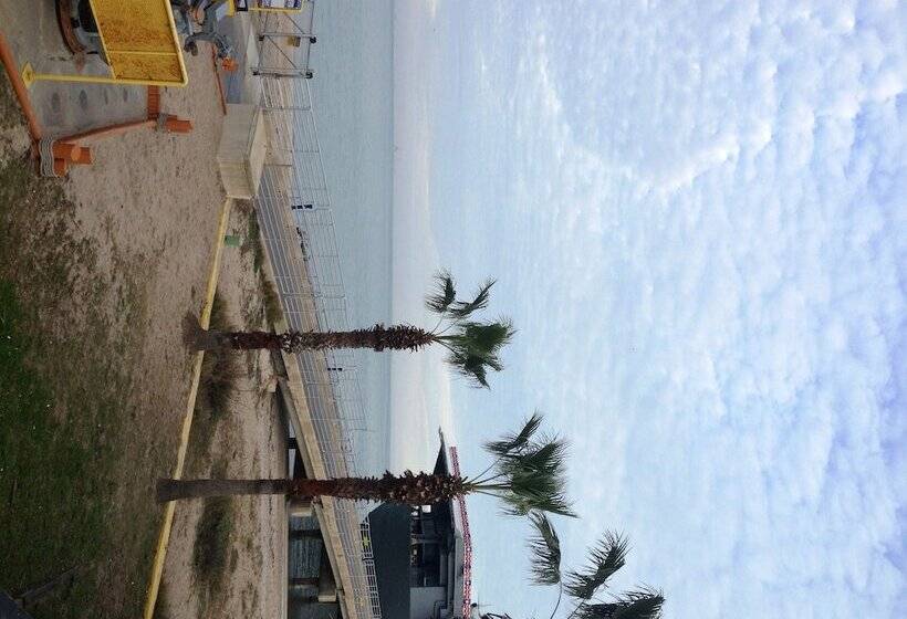 オーシャンビュークラシックルーム, Capri Beach