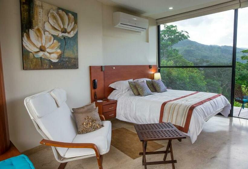 جناح جونيور, Casa Ambrosia